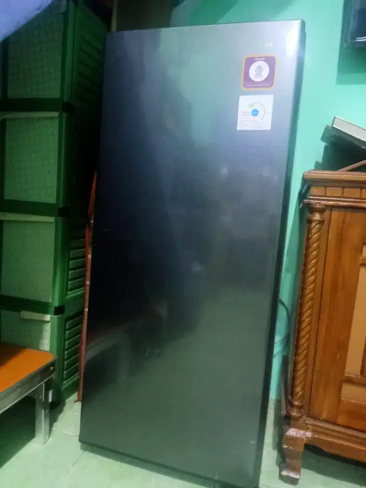 Kulkas freezer Sharp 6 tinggkat
