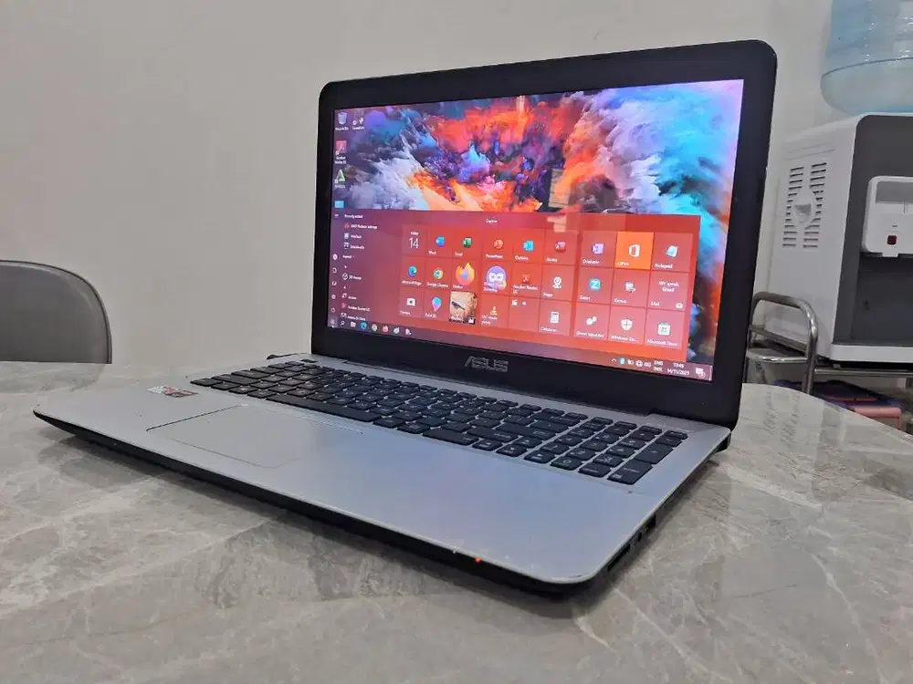 ASUS AMD Gen 9 8GB 1TB Dual VGA Radeon R5 Laptop 15.6in Mulus Grnsi