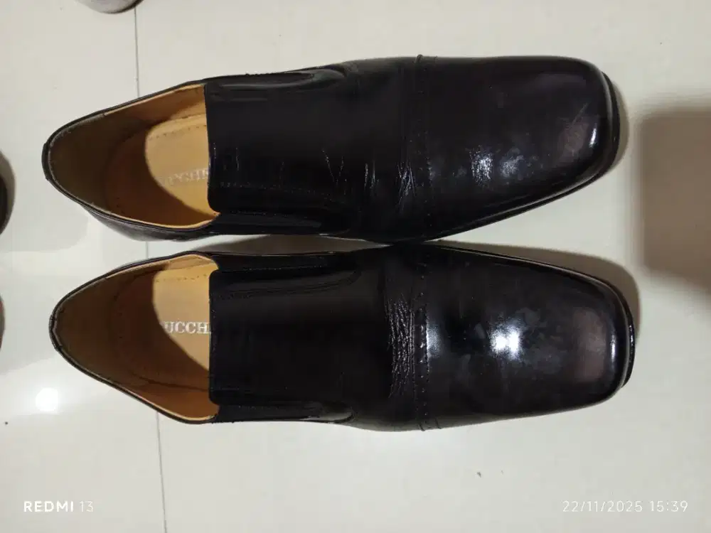 Dijual sepatu pantofel Buccheri Asli ukuran 42