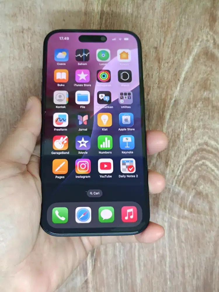 Jual Iphone 15 128gb black like new baru 2 minggu
