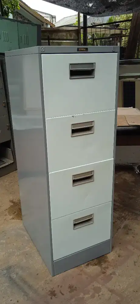 Filling kabinet/laci besi