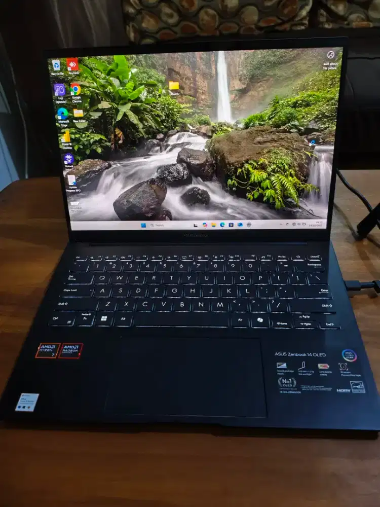 Asus Zenbook 14 Oled UM3406HA RYZEN 7 8840HS 16GB 512GB SSD W11 OHS21