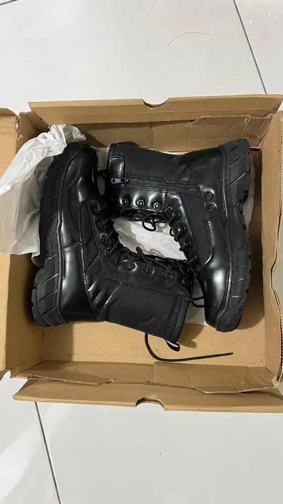 dijual sepatu PDL masih baru