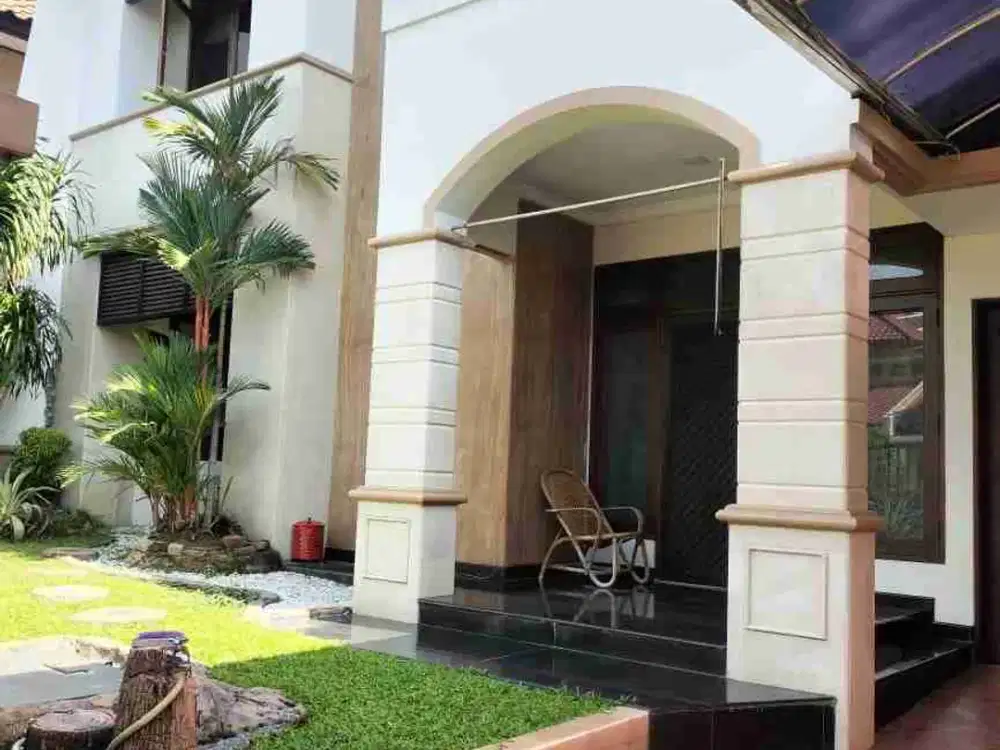Rumah Murah Graha Family Row Jalan Sangat Lebar, dekat pakuwon mall pakuwon indah