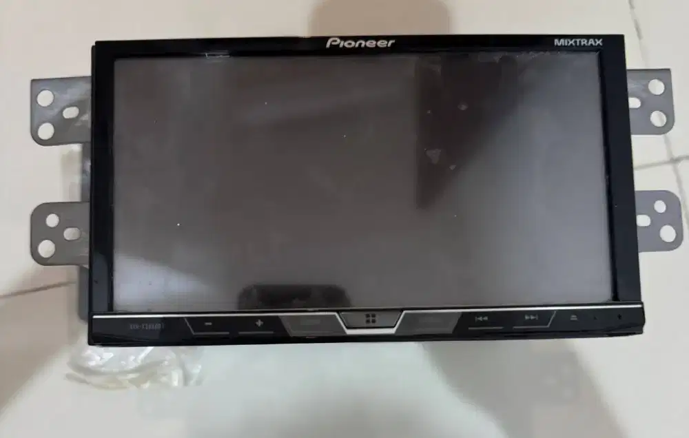 Headunit Pioneer type AVH-X5850BT
Kondisi bekas normal
