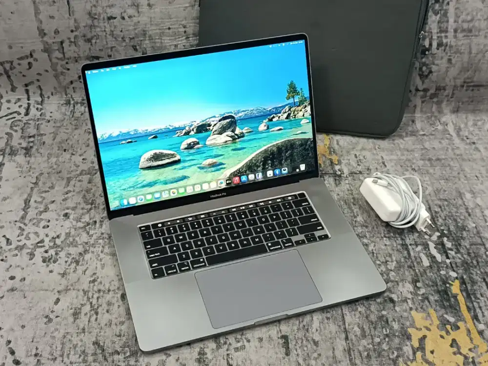 MacBook Pro TouchBar 16 2019 i9 32GB 512GB AMD Radeon 5300M 4GB