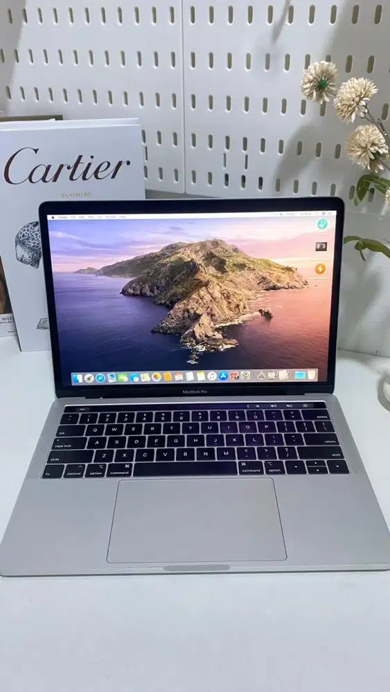 MacBook Pro TB 2018 13inch, 16/256GB i7 SECOND