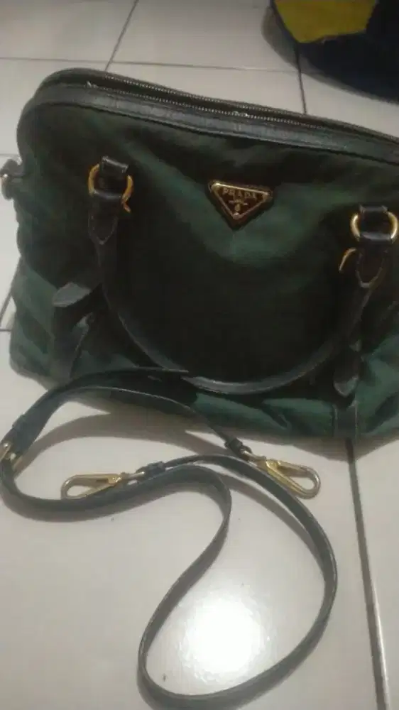 l tas Prada bahan nelon .