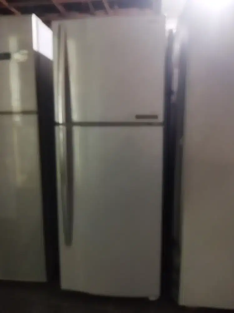 Kulkas Toshiba Hybrid 2 Pintu Jumbo Mulus