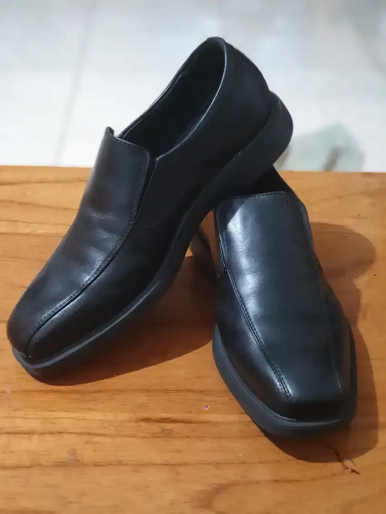 Sepatu Geox 2 fittings size 39 99% like new hanya sekali pakai