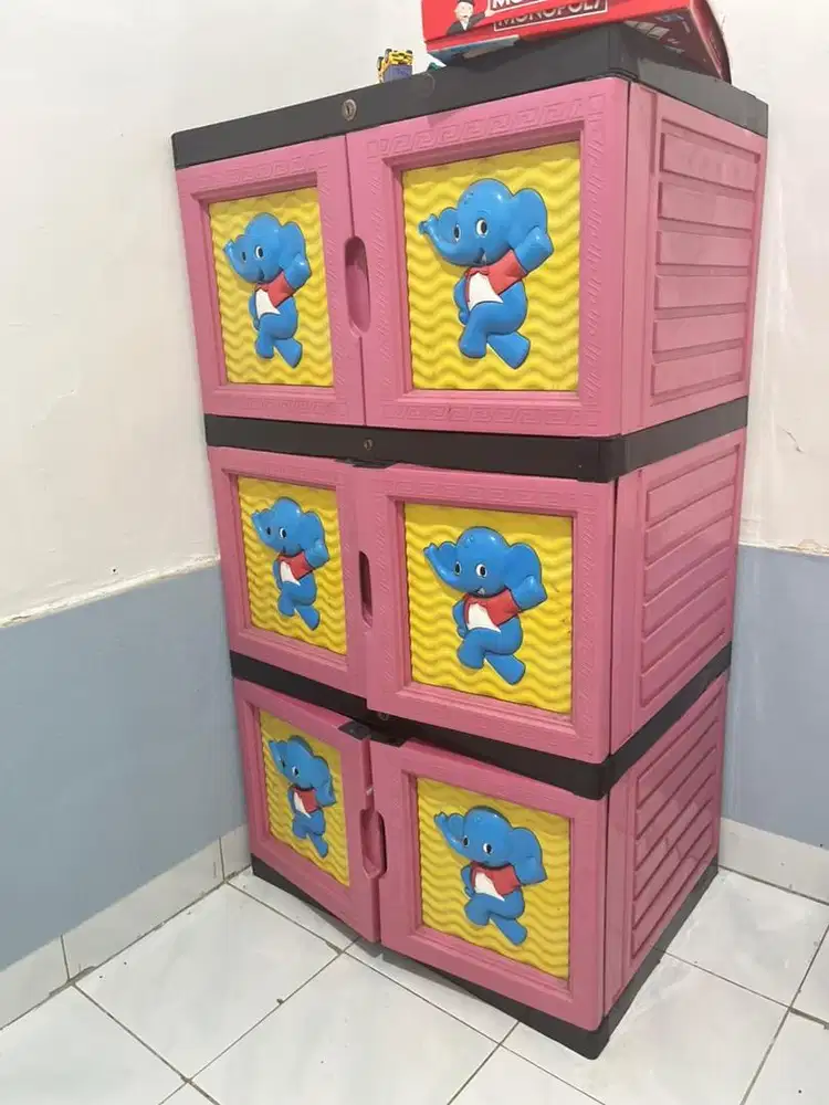 Lemari plastik anak