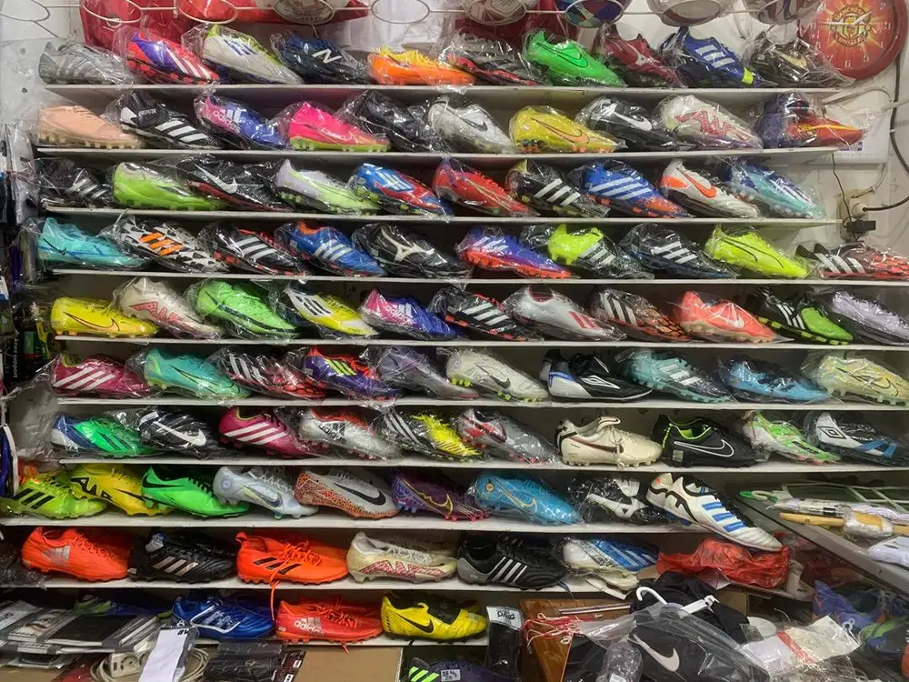 Sepatu Bola Second Brand