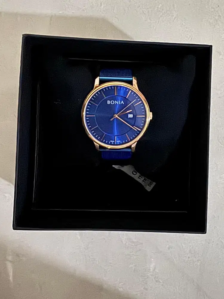 Jam tangan pria Bonia biru metalik