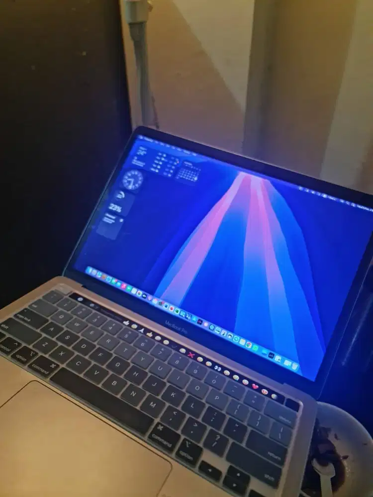 Dijual Cepat! MacBook Pro M1 2020 Touch Bar – Mulus, Kencang, Siap Ker