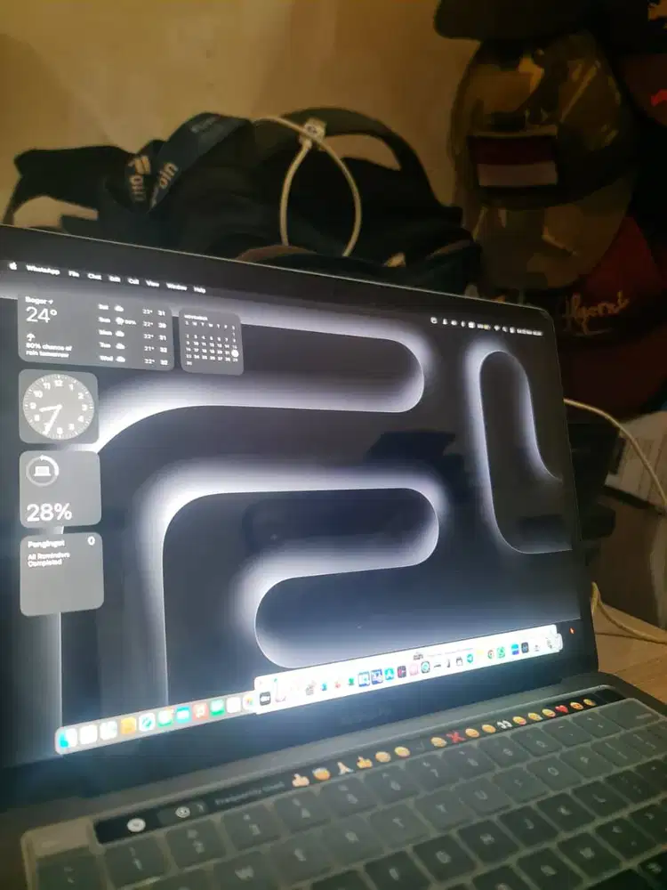 Dijual Cepat! MacBook Pro M1 2020 Touch Bar – Mulus, Kencang, Siap Ker