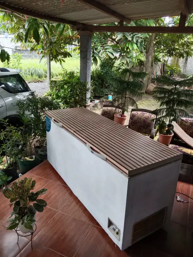 Freezer box griya 715 liter