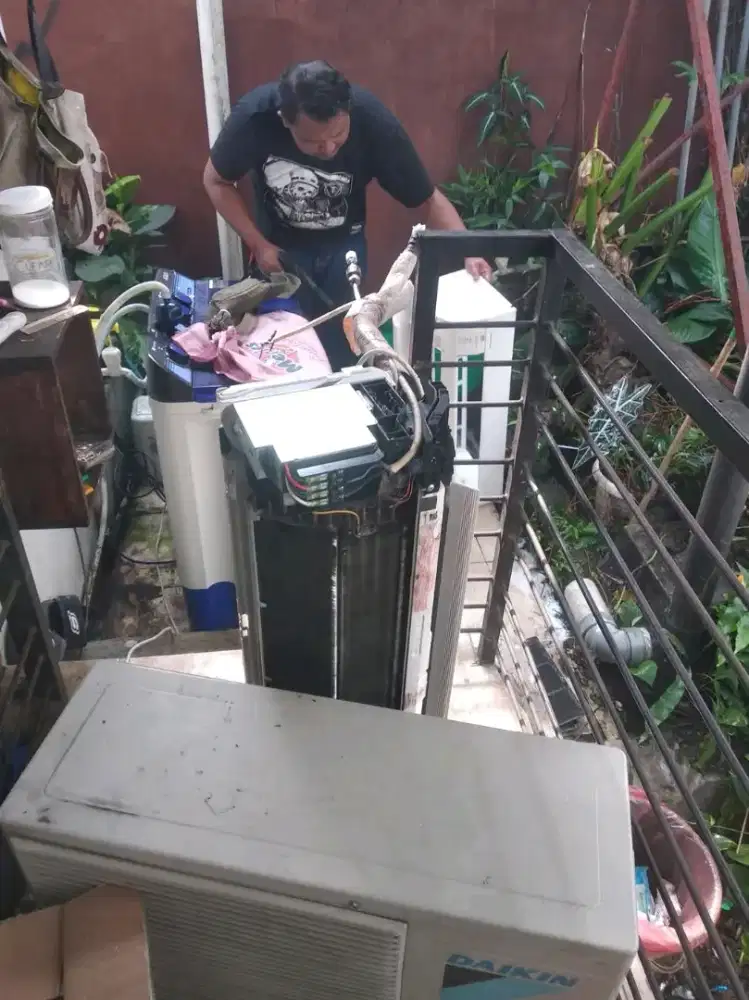 SERVIS AC MESIN CUCI KULKAS DLL