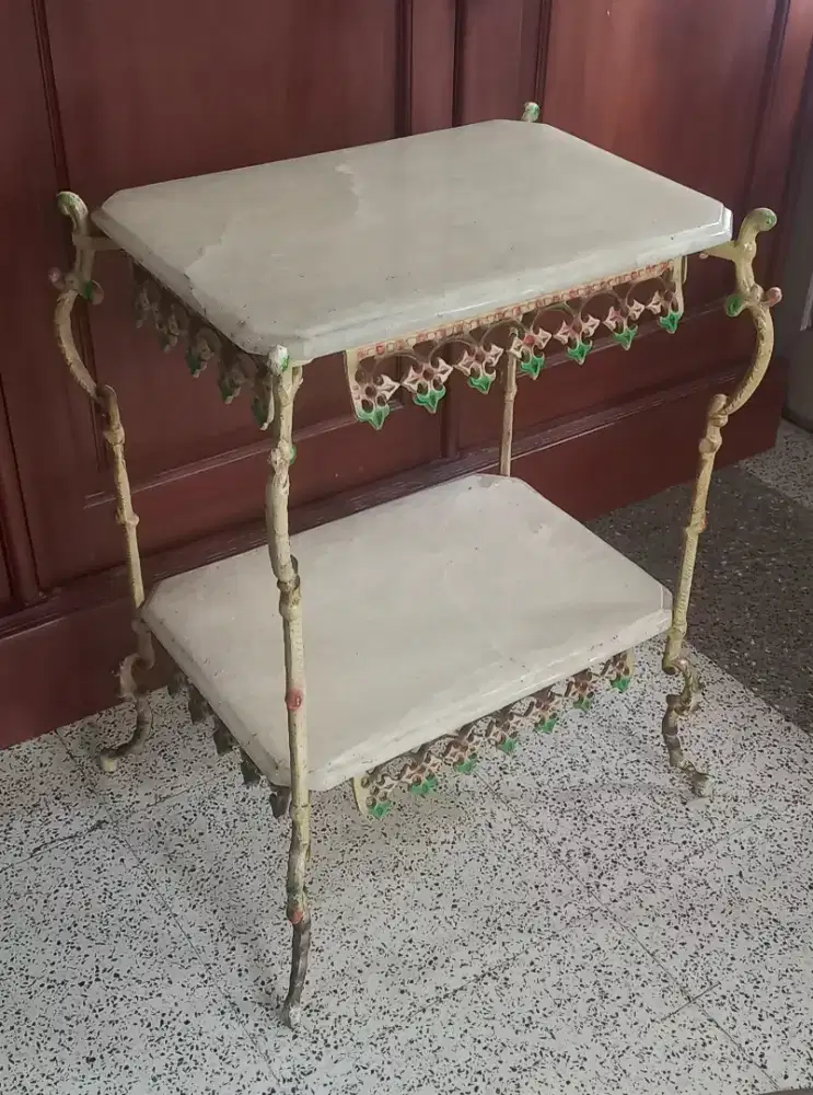 Meja marmer kaki besi