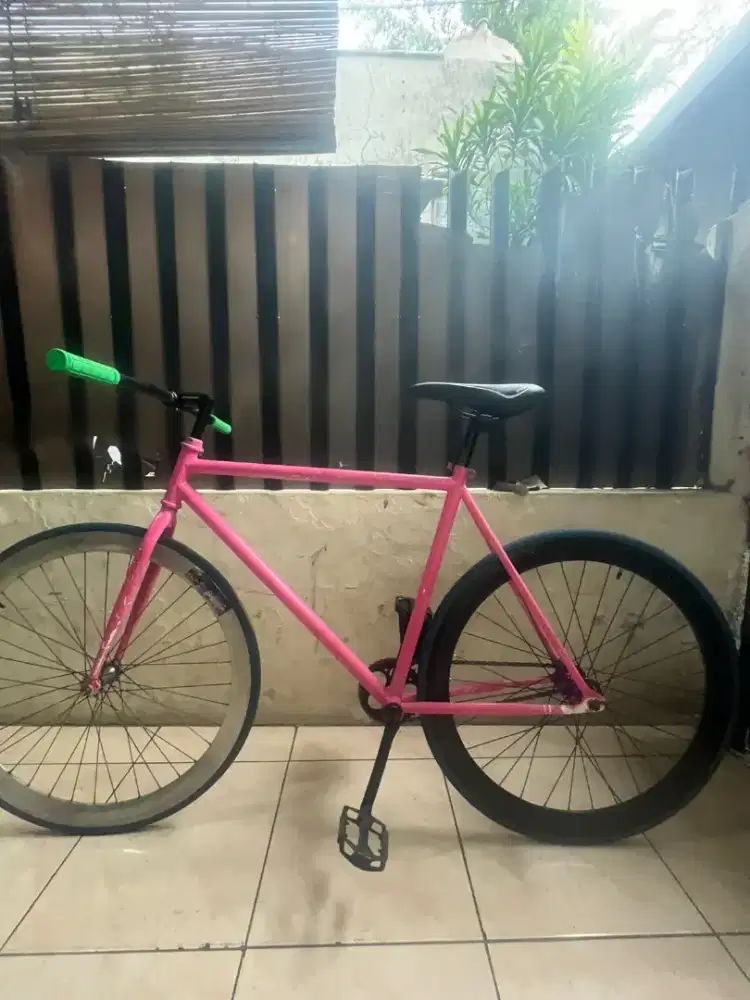 Sepeda Pixie merk Local L