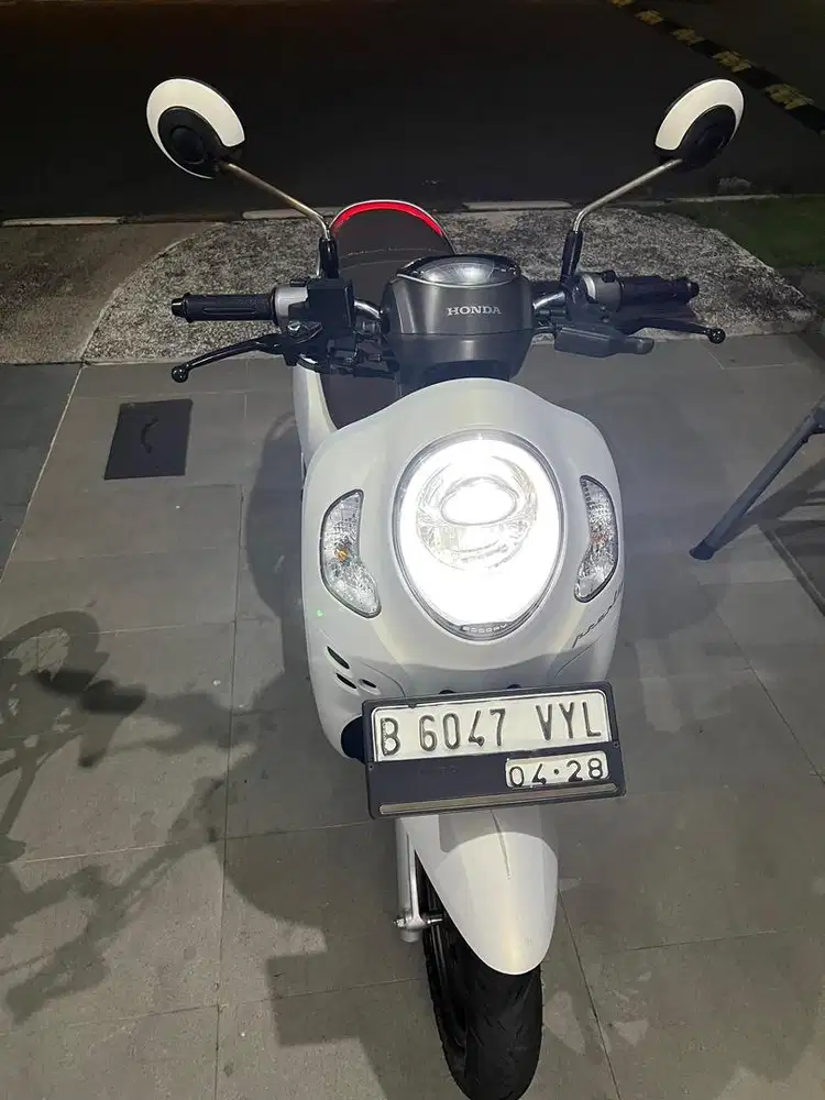 BISA NEGO SCOOPY PRESTIGE WHITE 2023 KM RENDAH