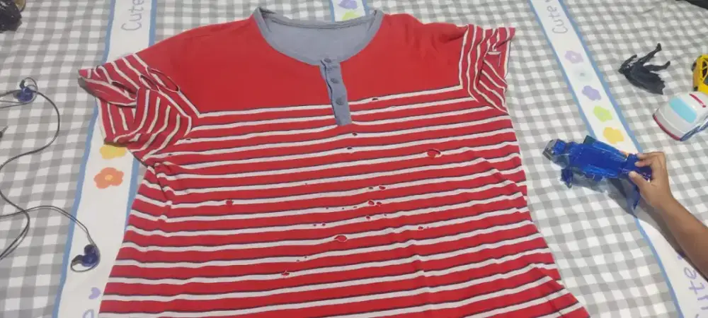 Di jual cepat baju bekas kondisi robek-robek