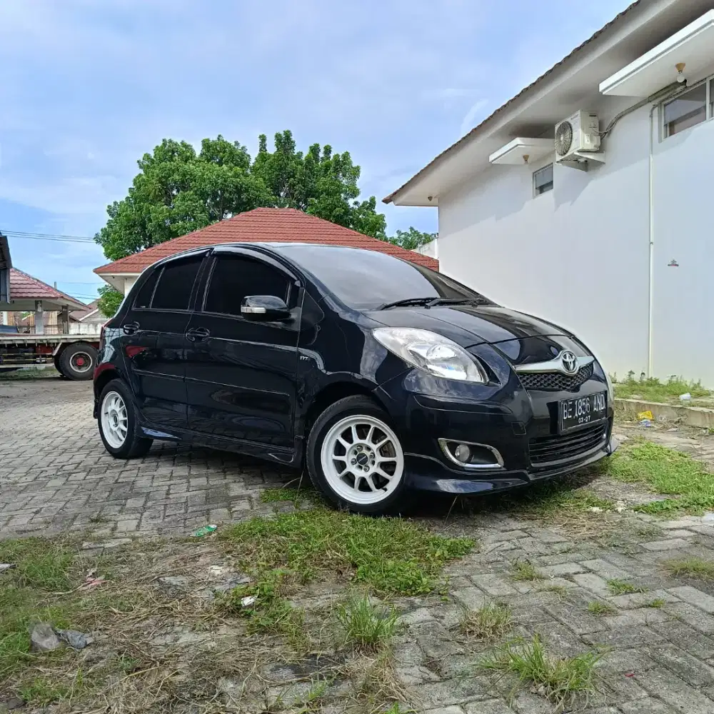 Toyota Yaris S manual 2012