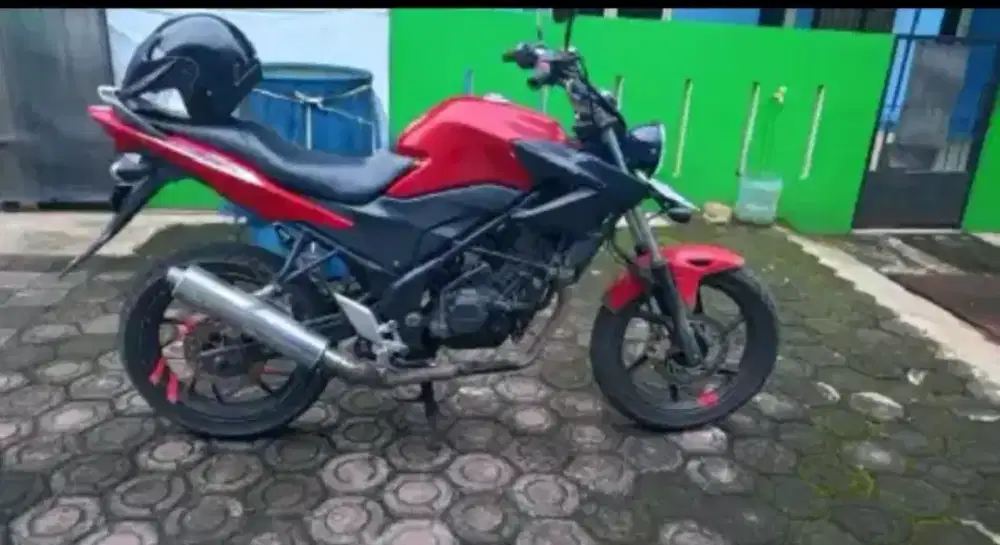 CB 150 R Street Fire