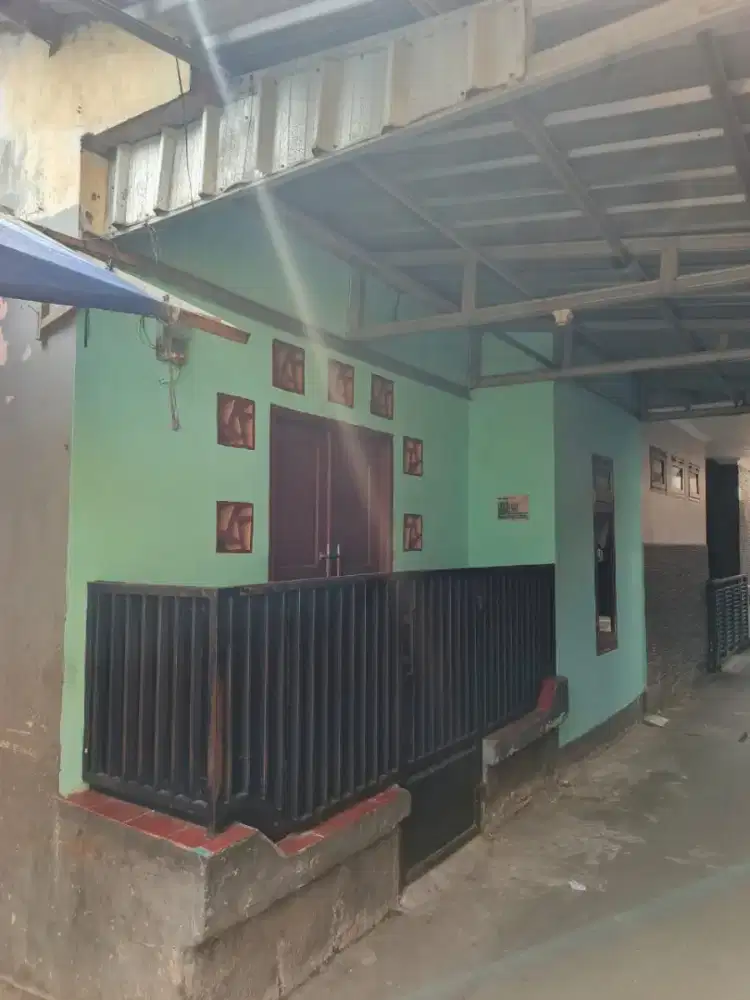 JUAL RUMAH 2 LANTAI  LT 38m2
LB 55m2 SHM NEGO TIPIS