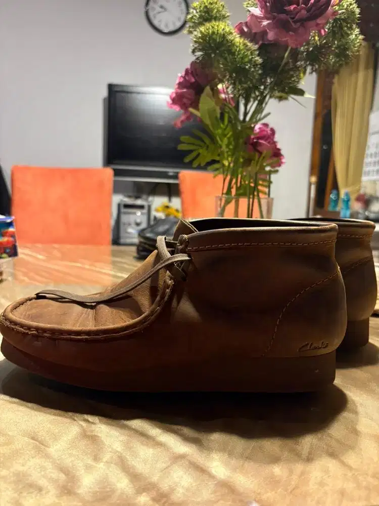 Sepatu clarks wallabee high