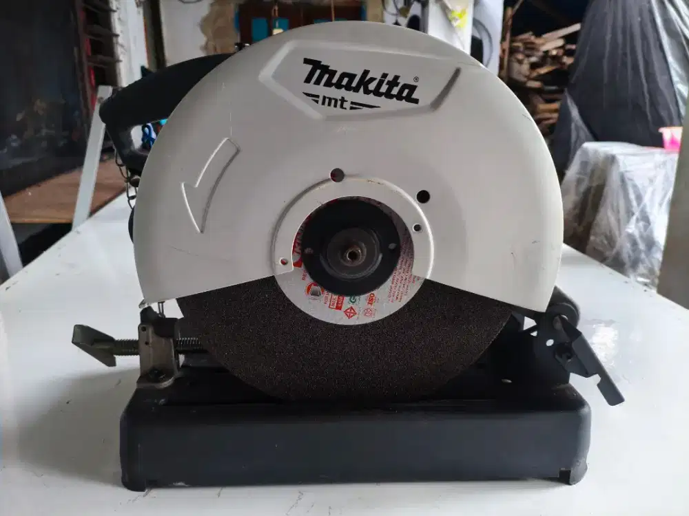 Gerinda potong makita