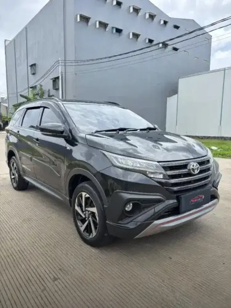 Rush S TRD matic bekas murah 2018 hitam