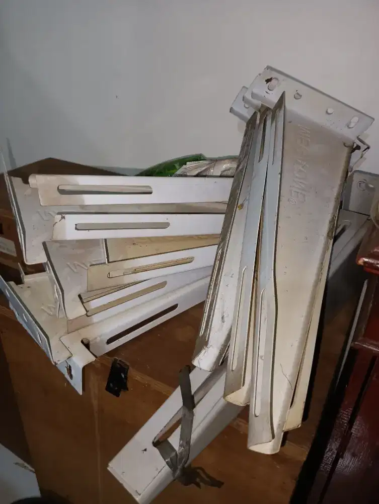 Bracket AC bekas Mega one