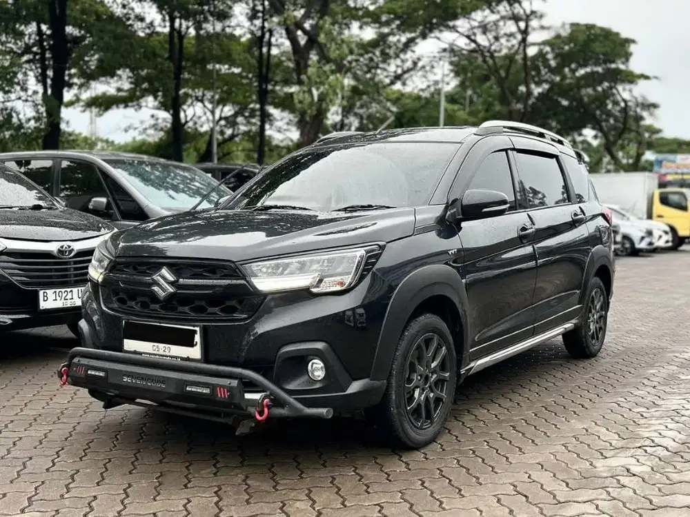 SUZUKI XL7 ALPHA HYBRID AT MATIC 2024 HITAM KM 21RB