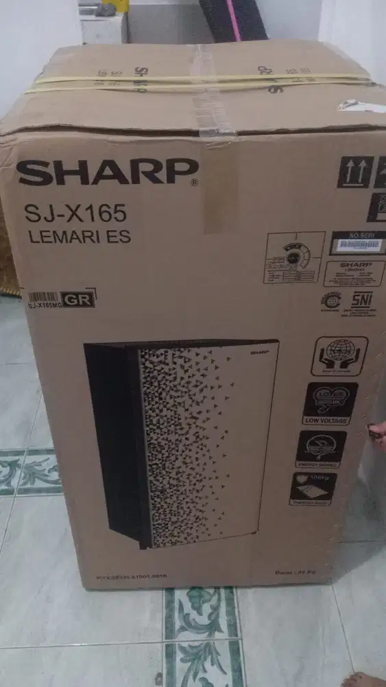 Sharp Refrigerator - Kulkas 1 Pintu 133 L Shine Magneglas Series Red