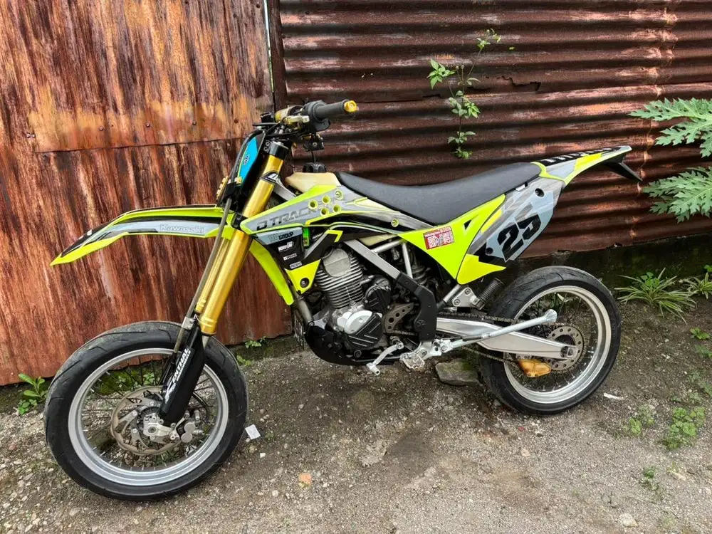 Kawasaki KLX 2012 mesin segel up gordon