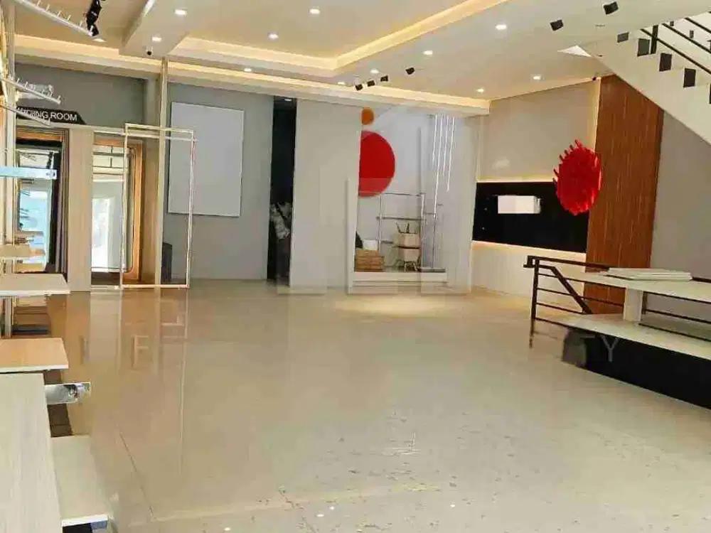 Ruko cakep 3 lantai siap pakai di mainroad jl Buah batu