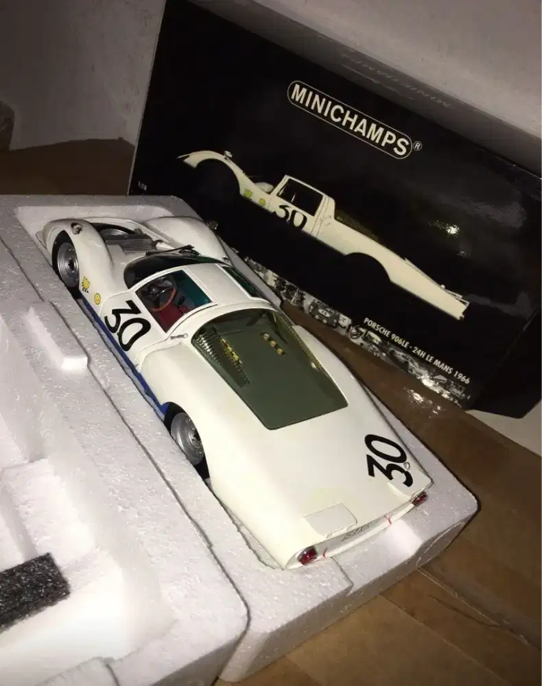 Porsche 906LE LeMans 1966 mobil model car diecast toys kolektor