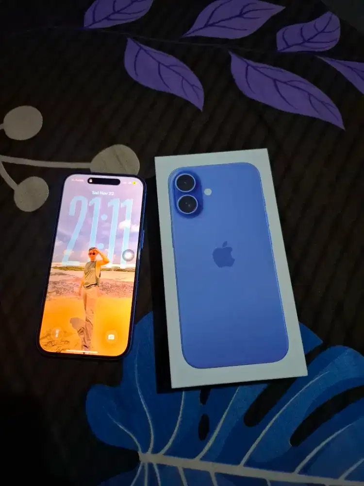 IPHONE 16 ULTRAMARINE
