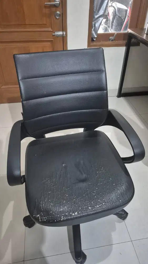 Dijual: Kursi Kantor Ergotec 851 SJ – Hitam Oscar (2 Unit)