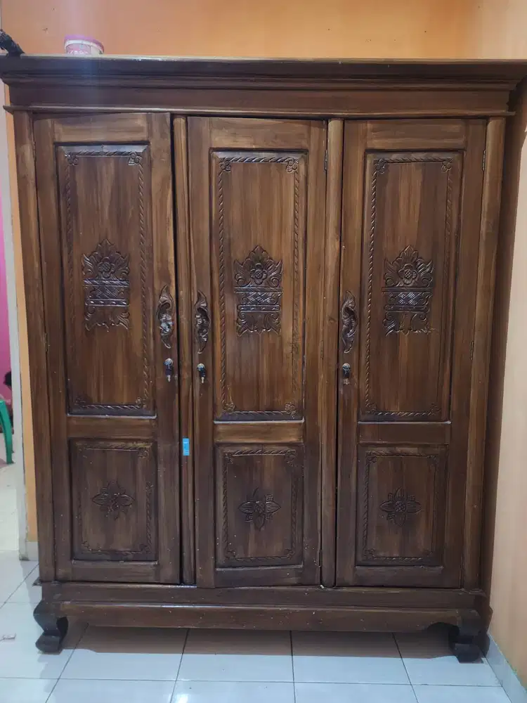 Lemari jati 3 pintu
