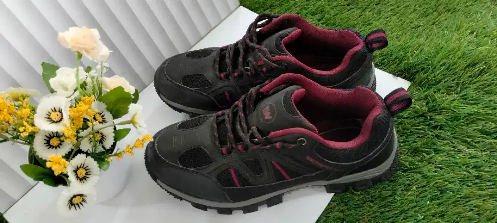 Sepatu kerja laki laki