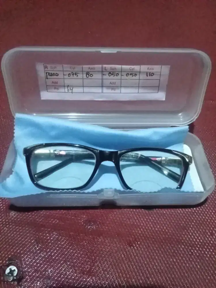 Kacamata minus dan anti radiasi