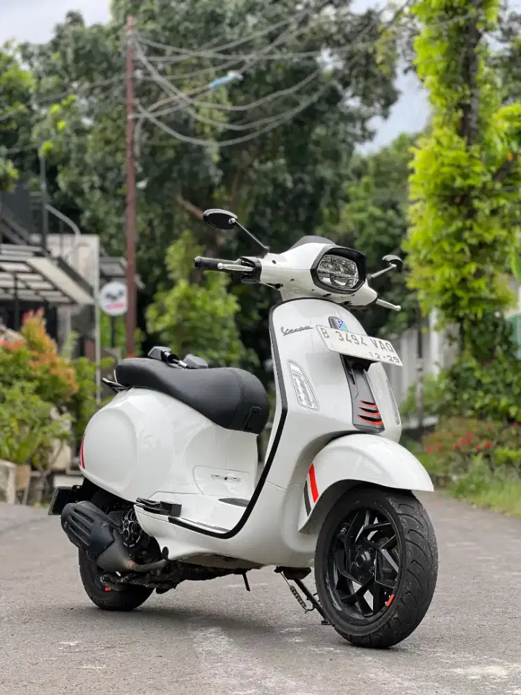 Vespa Sprint 2024 / 2025 S white KM 6000 ( justin jb gts primavera )