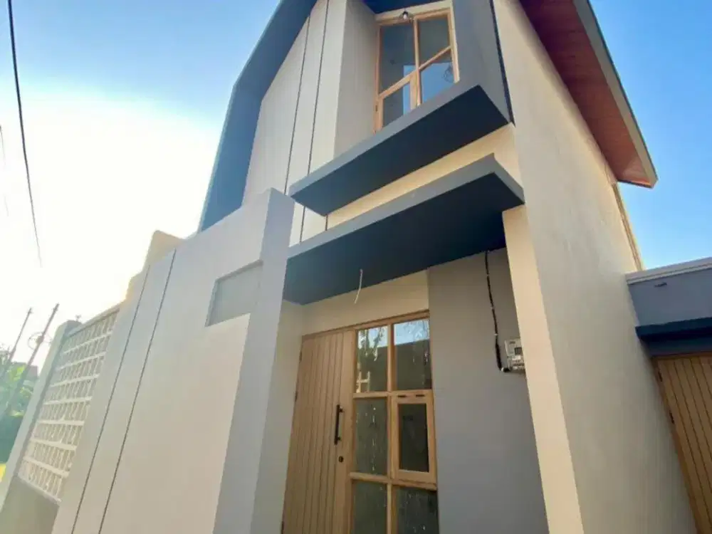 Rumah 2 Lt Modern Gress Siap Huni di Perum Dekat Luwes Baki