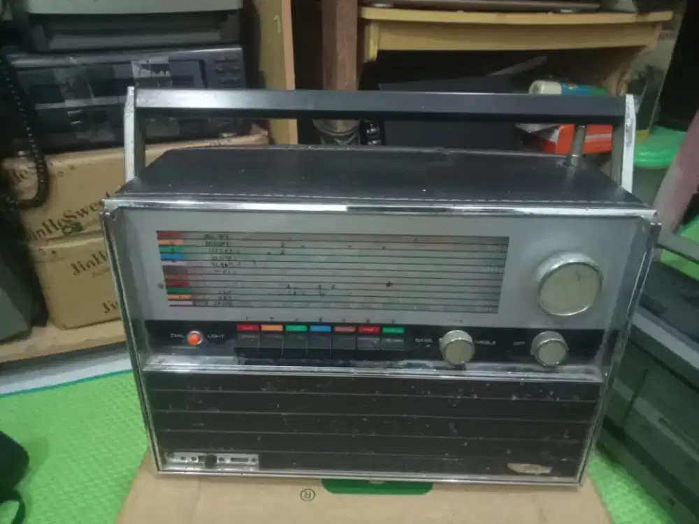 Radio antik era 70' an display only