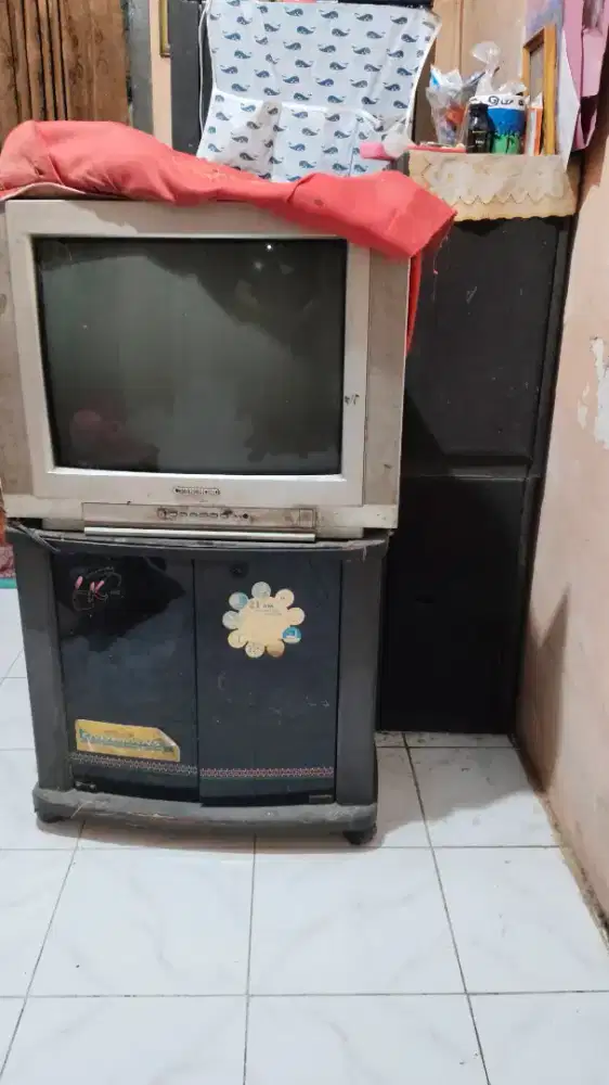 Dijual satu set TV, Salon, Rak TV, DVD