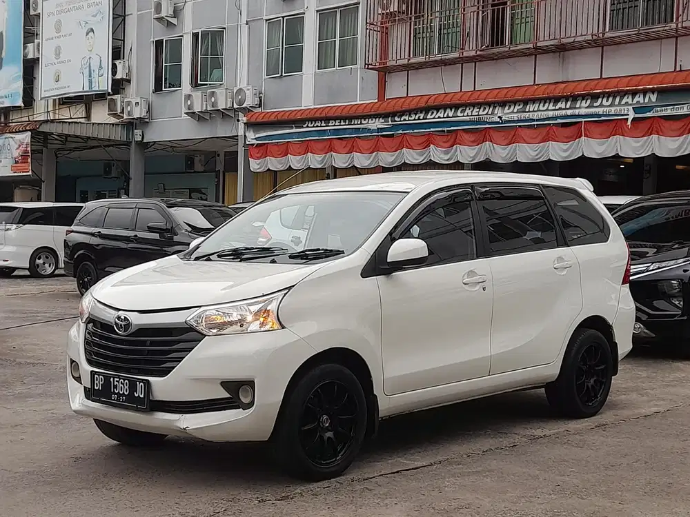 TOYOTA AVANZA AUTOMETIC PAJAK HIDUP STNK BPKB LENGKAP TANGAN PERTAMA