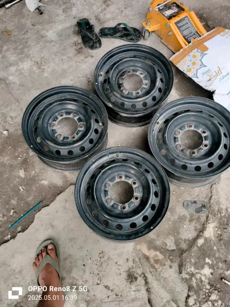 Jual vleg OEM toyota hiace R15 pcd 6x139 kond mulus madien japan.