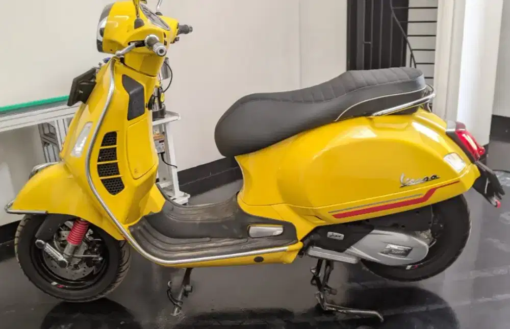 EXCLUSIVE YELLOW VESMAT VESPA MATIC GTS IGET 150 ABS WARNA KUNING