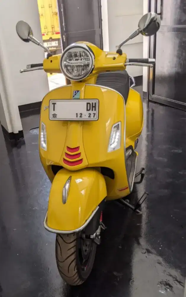 EXCLUSIVE YELLOW VESMAT VESPA MATIC GTS IGET 150 ABS WARNA KUNUNG